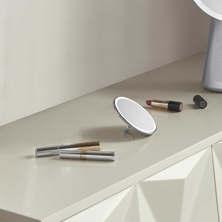 simplehuman sensor mirror compact ホワイト Amazon.com: simplehuman Sensor Mirror, Lighted Compact